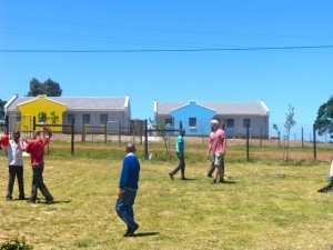 In de pauze een potje rugby met de kids